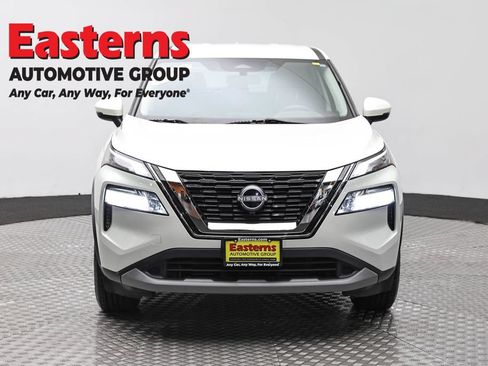 Used 2023 Nissan Rogue SV AWD/4WD image 2