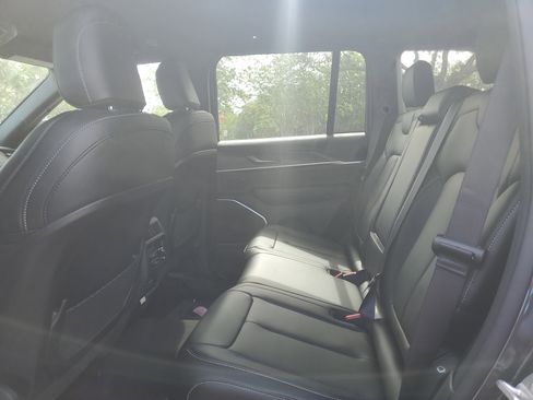 New 2026 Jeep Grand Cherokee Limited image 9