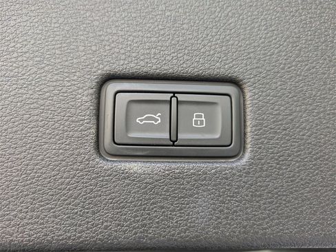 Used 2023 Audi Q8 Premium Plus image 14