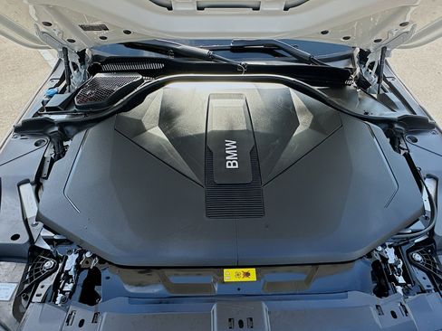 Used 2025 BMW i5 eDrive40i w/ Premium Package image 36