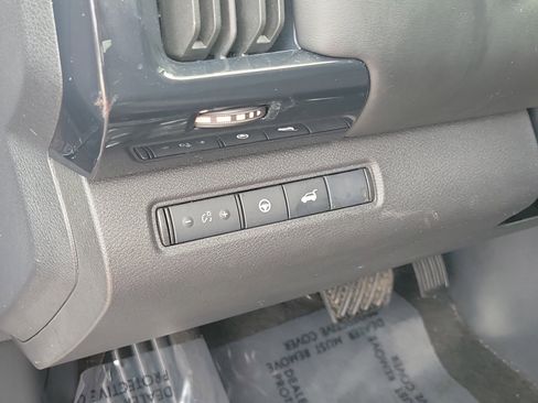 Used 2025 Nissan Pathfinder SV image 23