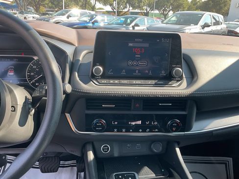 Used 2023 Nissan Rogue SV FWD image 25