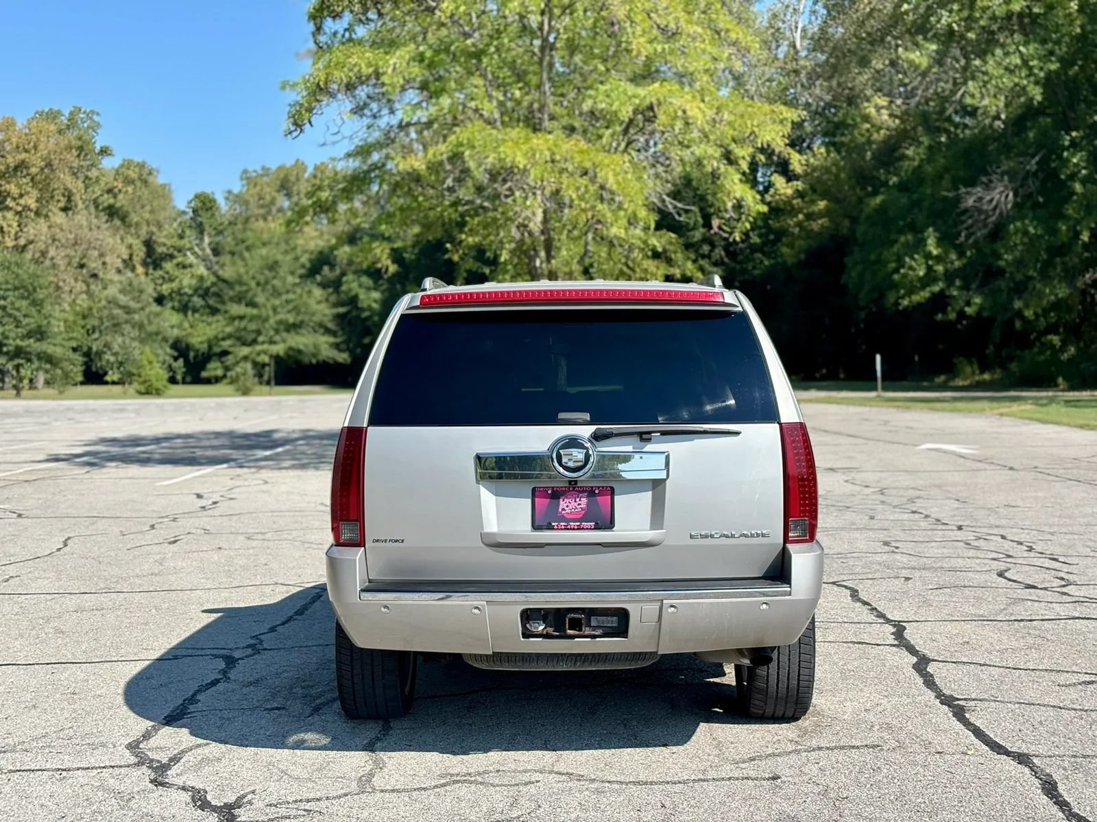 Used 2007 Cadillac Escalade AWD w/ Information Package image 8