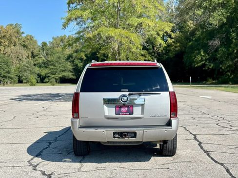 Used 2007 Cadillac Escalade AWD w/ Information Package image 8