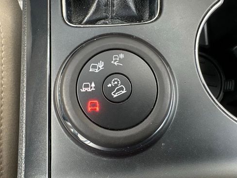 Used 2018 Ford Explorer XLT w/ Equipment Group 202A image 43