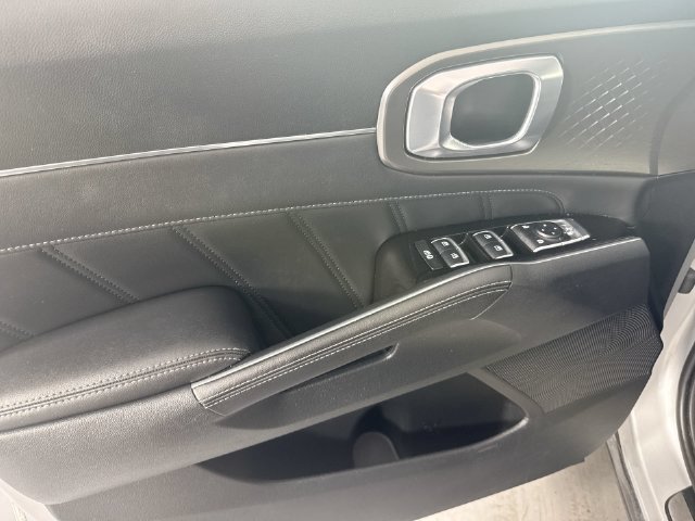 Used 2022 Kia Sorento SX w/ Panoramic Sunroof Package AWD/4WD image 20