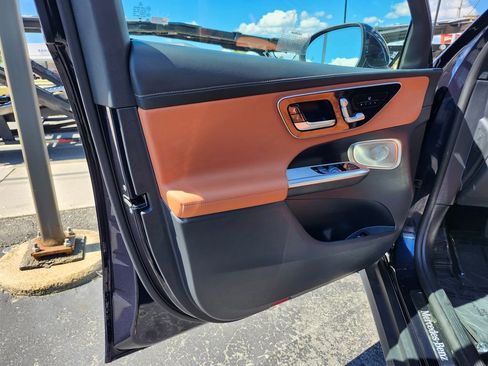 Used 2023 Mercedes-Benz GLC 300 4MATIC image 16