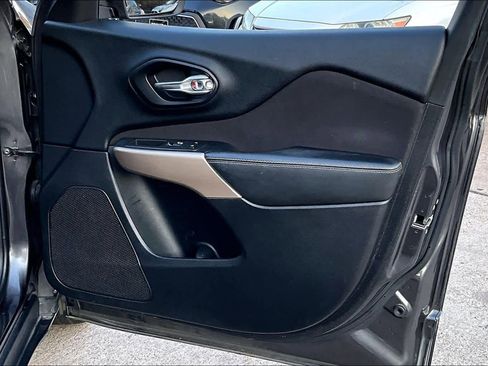 Used 2017 Jeep Cherokee Latitude w/ Safety/Convenience Group image 21