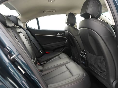 Used 2025 Genesis G70 2.5T image 11