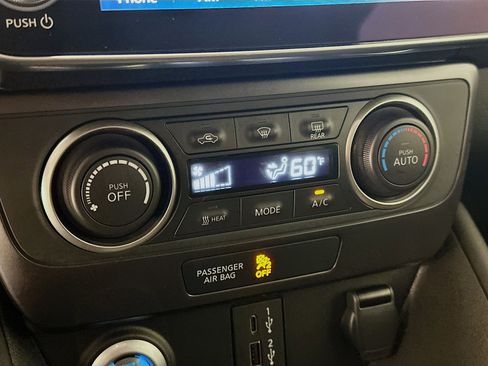 Used 2025 Nissan Leaf S image 23