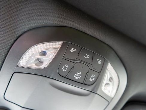 New 2026 Chrysler Pacifica Limited w/ Uconnect Theater Family Group FWD image 26