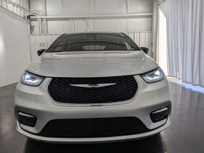 New 2026 Chrysler Pacifica Limited w/ Trailer Tow Group