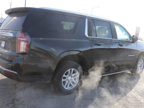 Used 2023 Chevrolet Suburban LT image 7