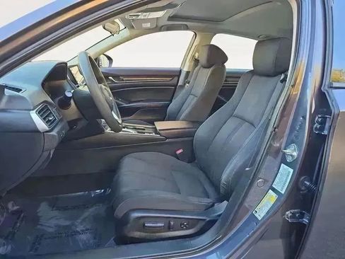 Used 2018 Honda Accord EX image 9