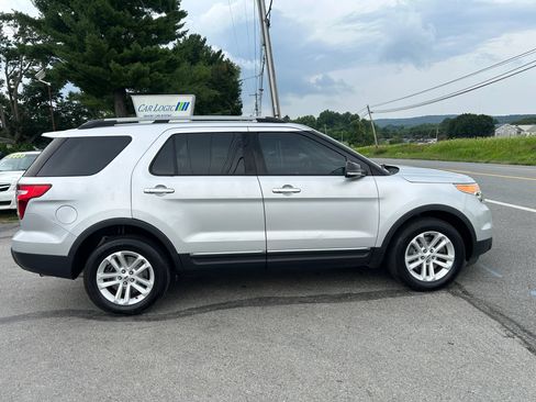 Used 2015 Ford Explorer XLT w/ Equipment Group 201A AWD/4WD image 11