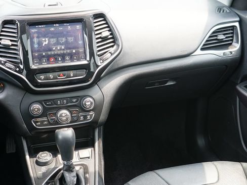 Used 2019 Jeep Cherokee Overland w/ Technology Group AWD/4WD image 25