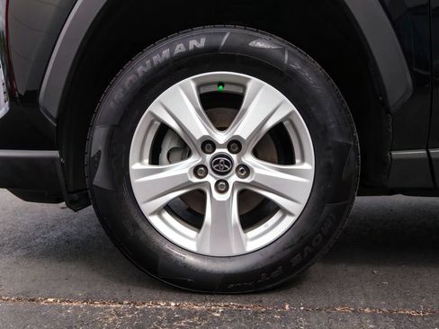 Used 2021 Toyota RAV4 XLE AWD/4WD image 11