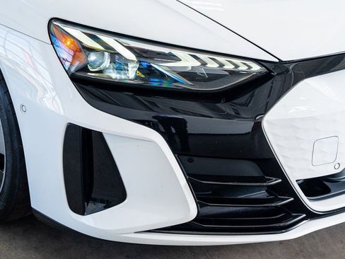 Used 2024 Audi e-tron GT Prestige image 17