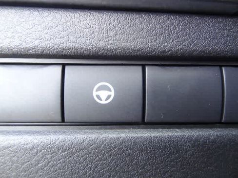 Used 2025 Nissan Rogue SV AWD/4WD image 17