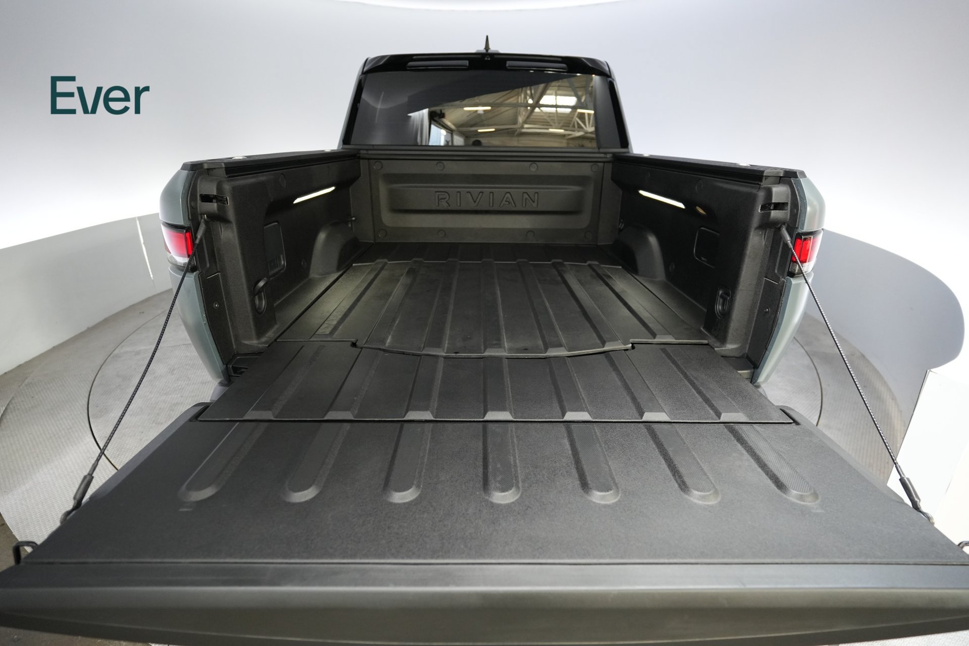 Used 2025 Rivian R1T Premium Tri AWD/4WD image 8