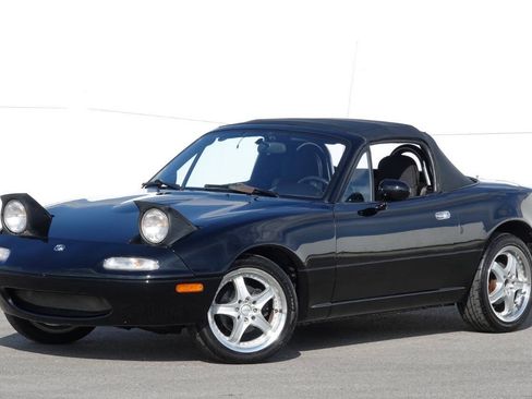 Used 1996 MAZDA MX-5 Miata RWD image 10