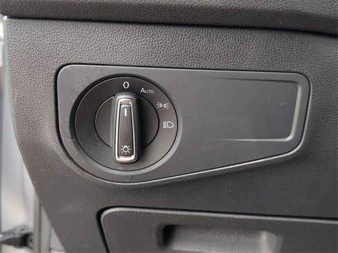 Certified 2023 Volkswagen Tiguan SE image 30