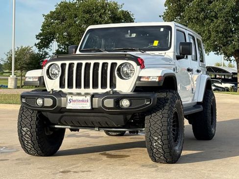 Used 2022 Jeep Wrangler Unlimited Sahara AWD/4WD image 3