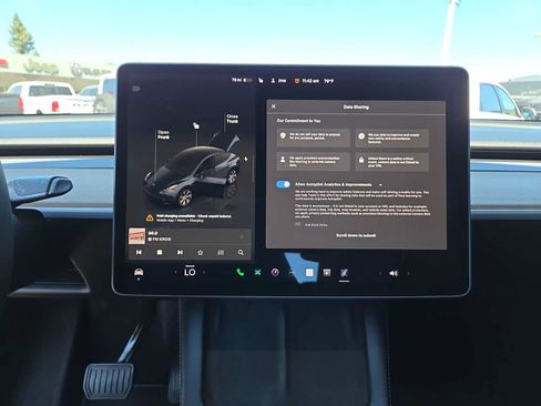 Used 2024 Tesla Model Y Long Range AWD/4WD image 24