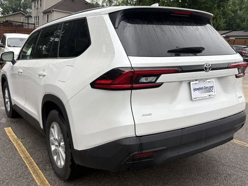Used 2025 Toyota Grand Highlander AWD image 8
