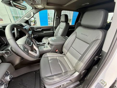 New 2025 GMC Sierra 3500 Denali w/ Denali Reserve Package image 14