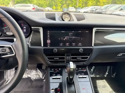 Used 2023 Porsche Macan AWD/4WD image 27