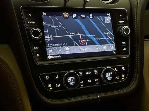 Used 2018 Bentley Bentayga image 35