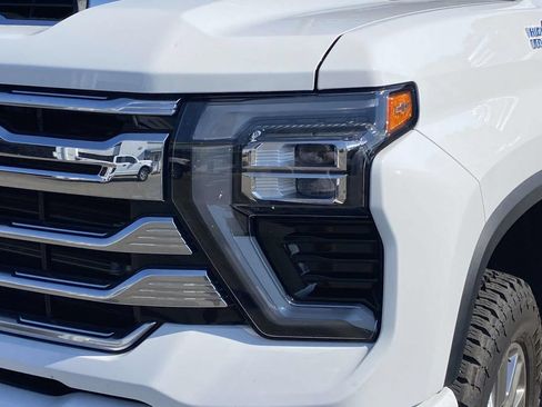 Used 2024 Chevrolet Silverado 2500 High Country AWD/4WD image 4