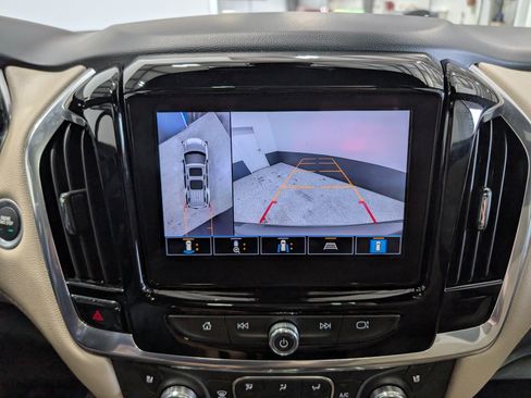 Used 2023 Chevrolet Traverse Premier FWD image 28
