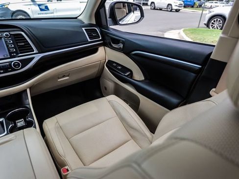 Used 2016 Toyota Highlander Limited FWD image 45