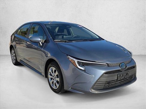 Certified 2023 Toyota Corolla LE image 3