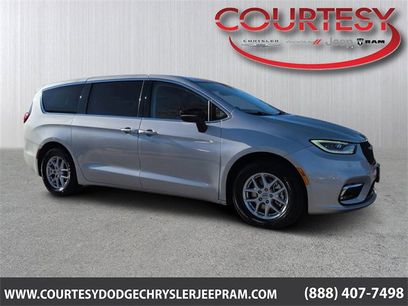 Certified 2024 Chrysler Pacifica Touring-L