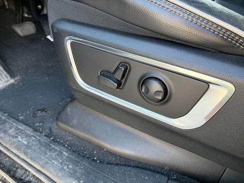 Used 2025 RAM 1500 Laramie AWD/4WD image 9