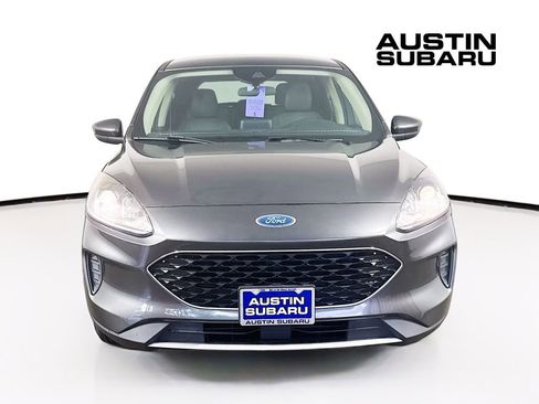 Used 2020 Ford Escape SE image 2