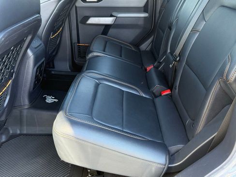 Used 2023 Ford Bronco Badlands image 42