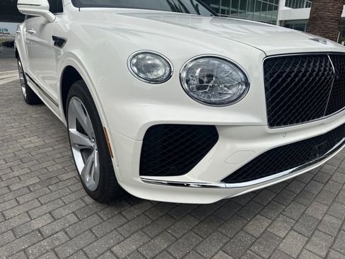 Used 2025 Bentley Bentayga AWD/4WD image 42