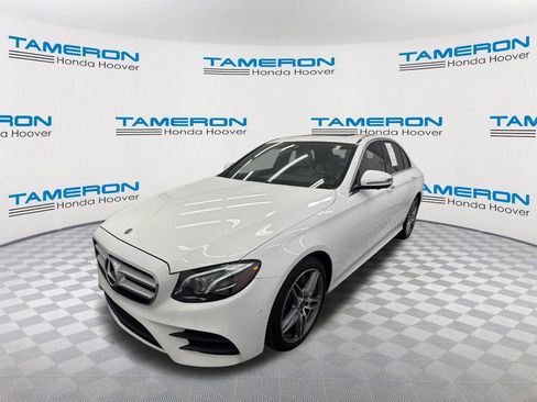 Used 2019 Mercedes-Benz E 300 4MATIC image 1