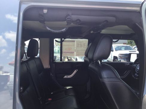 Used 2014 Jeep Wrangler Unlimited Sahara w/ Connectivity Group AWD/4WD image 41