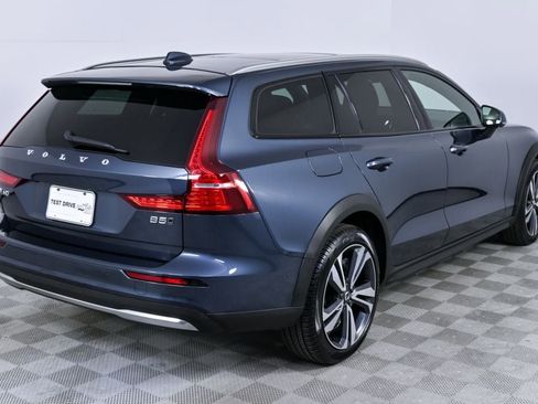 Certified 2025 Volvo V60 B5 Cross Country Plus image 29