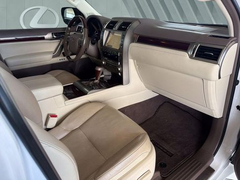 Used 2019 Lexus GX 460 Premium w/ Premium Package AWD/4WD image 26