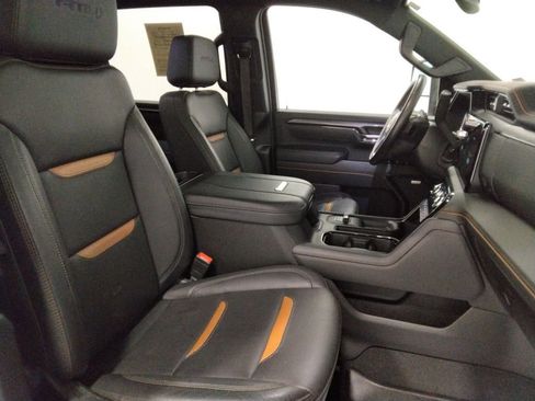 Used 2025 GMC Sierra 2500 AT4 image 42