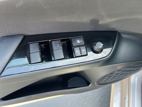 Used 2021 Toyota Prius Prime LE FWD image 11