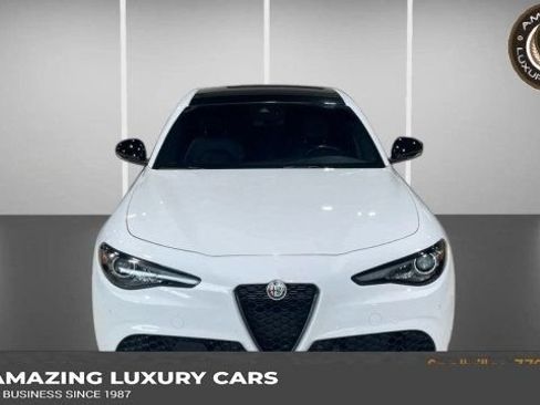 Used 2023 Alfa Romeo Giulia Veloce RWD image 1