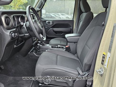 Used 2020 Jeep Gladiator Sport w/ Quick Order Package 24S image 3