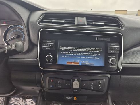 Used 2019 Nissan Leaf SV w/ SV Technology Package image 9